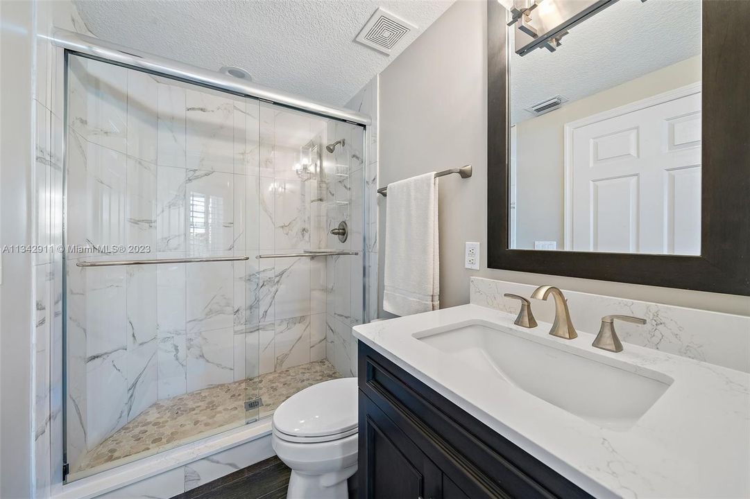最近租的: $4,000 (2 贝兹, 2 浴室, 1204 平方英尺)