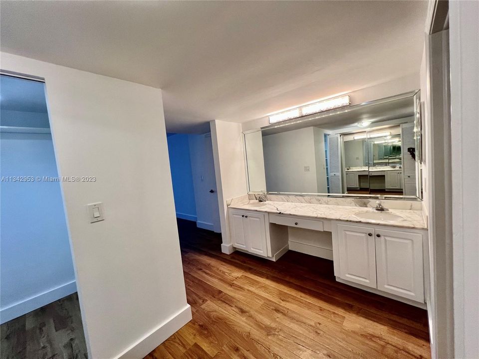 Recently Sold: $980,000 (2 beds, 2 baths, 1260 Square Feet)