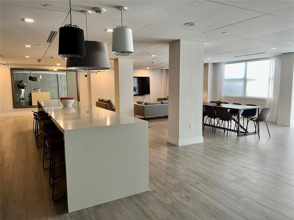 Recently Sold: $980,000 (2 beds, 2 baths, 1260 Square Feet)