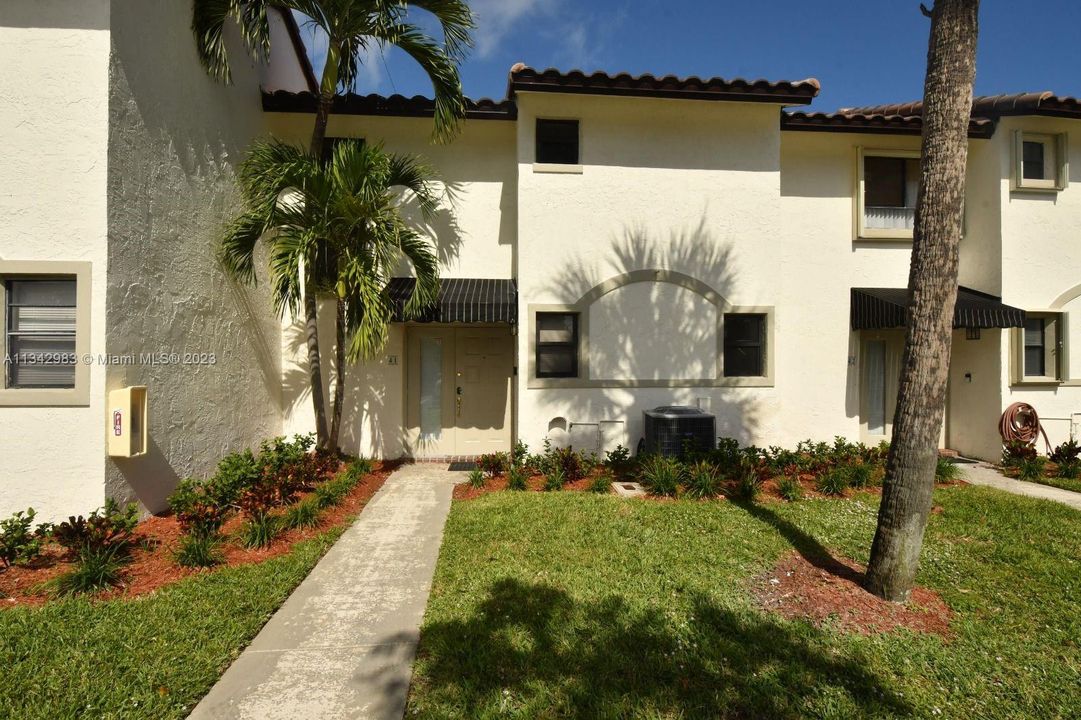Recently Rented: $2,600 (2 beds, 1 baths, 1054 Square Feet)