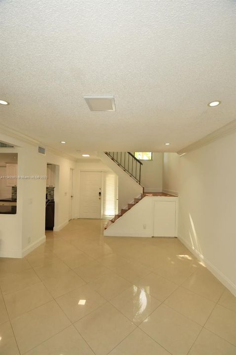 Recently Rented: $2,600 (2 beds, 1 baths, 1054 Square Feet)