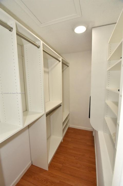 Recently Rented: $2,600 (2 beds, 1 baths, 1054 Square Feet)