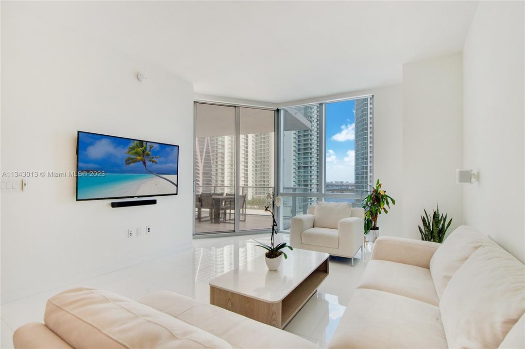 最近租的: $5,500 (1 贝兹, 2 浴室, 1386 平方英尺)