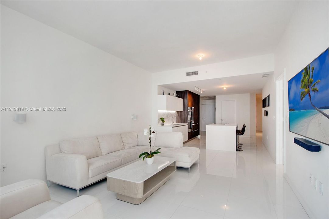 最近租的: $5,500 (1 贝兹, 2 浴室, 1386 平方英尺)