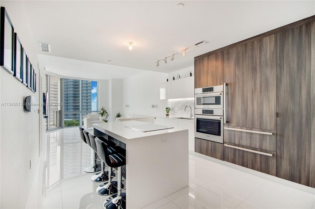 最近租的: $5,500 (1 贝兹, 2 浴室, 1386 平方英尺)