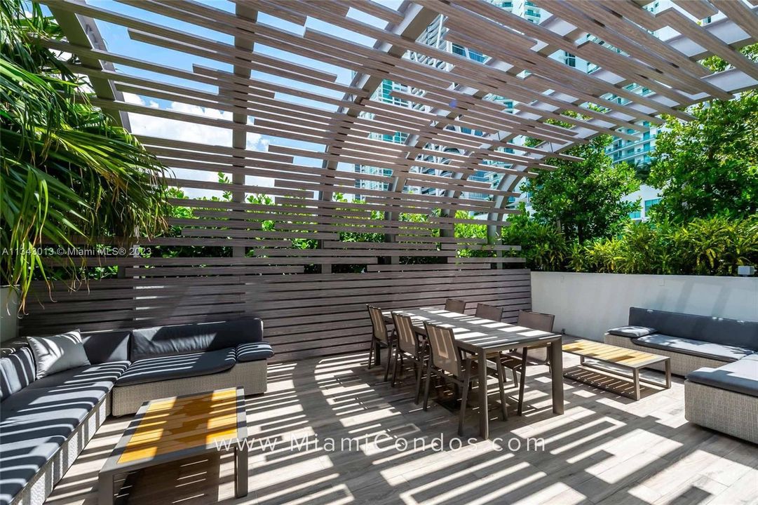 最近租的: $5,500 (1 贝兹, 2 浴室, 1386 平方英尺)