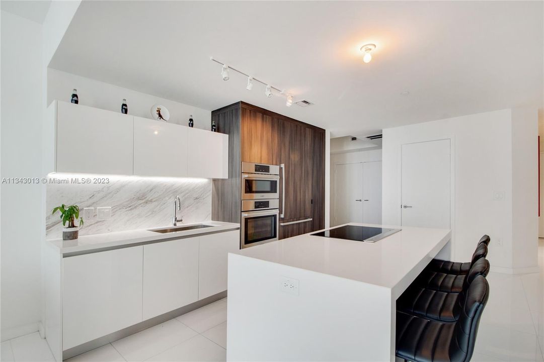 最近租的: $5,500 (1 贝兹, 2 浴室, 1386 平方英尺)