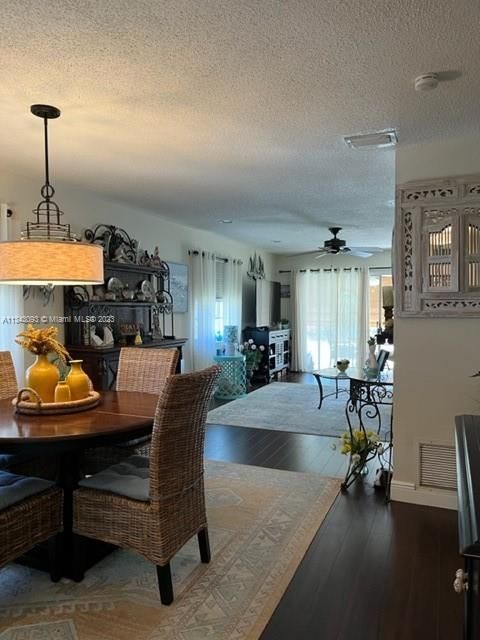 Недавно продано: $219,000 (2 спален, 2 ванн, 1089 Квадратных фут)