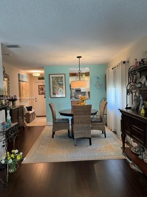 Недавно продано: $219,000 (2 спален, 2 ванн, 1089 Квадратных фут)