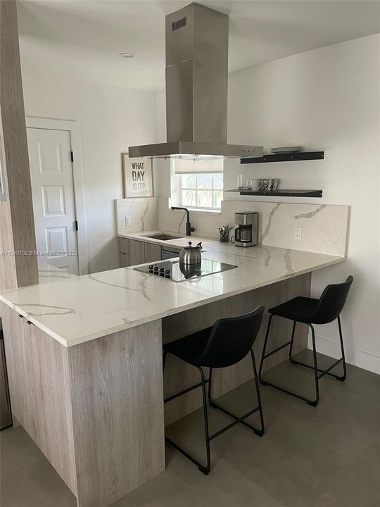 Active With Contract: $285,000 (1 beds, 1 baths, 613 Square Feet)