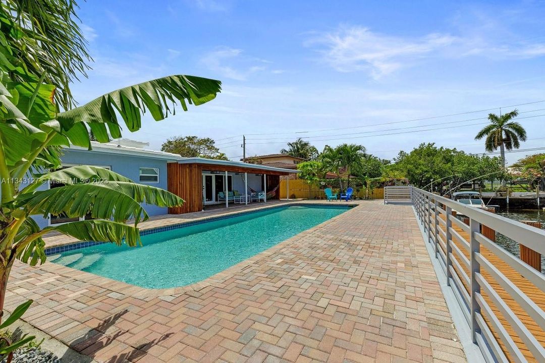 Recently Sold: $1,500,000 (3 beds, 3 baths, 1899 Square Feet)