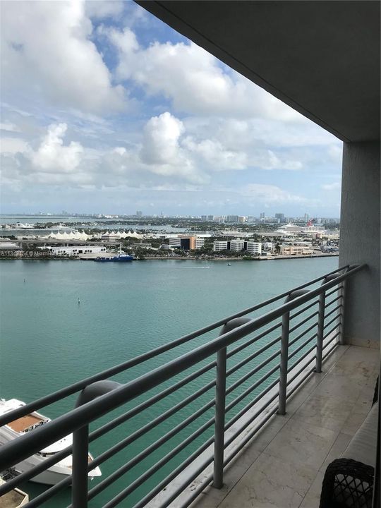 Recently Rented: $3,000 (1 beds, 1 baths, 846 Square Feet)