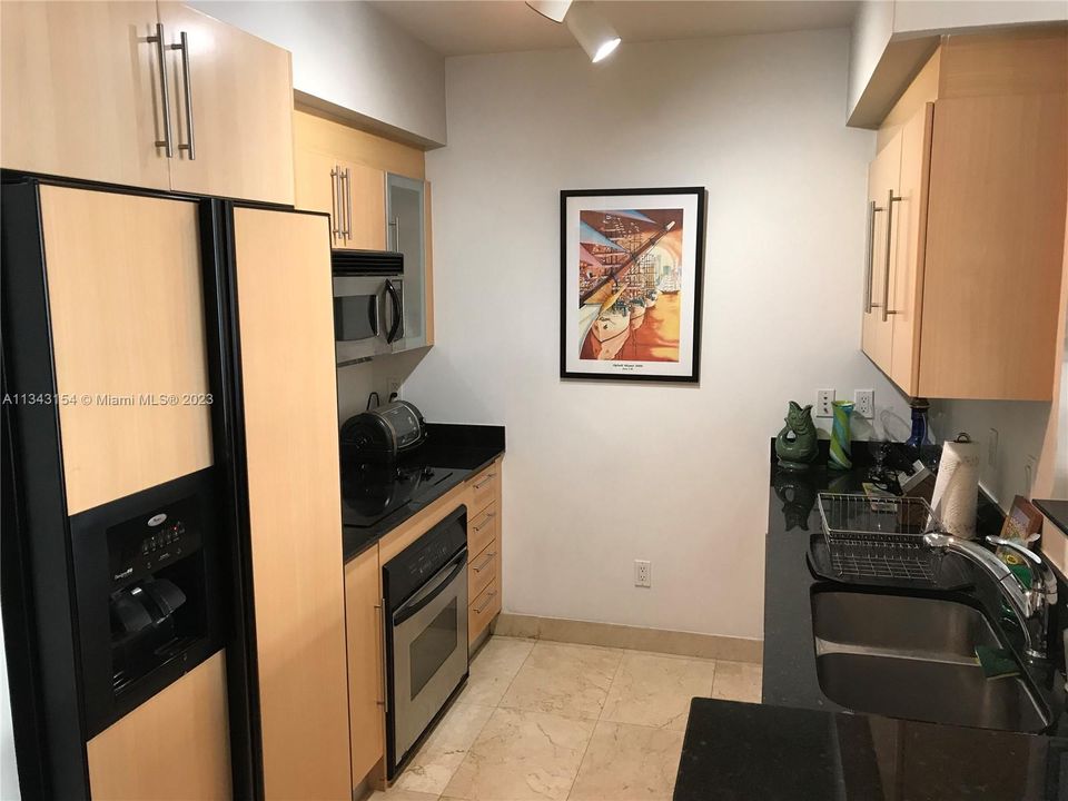 Recently Rented: $3,000 (1 beds, 1 baths, 846 Square Feet)