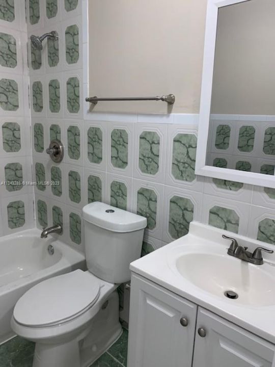 Vendido Recientemente: $294,000 (3 camas, 2 baños, 999 Pies cuadrados)