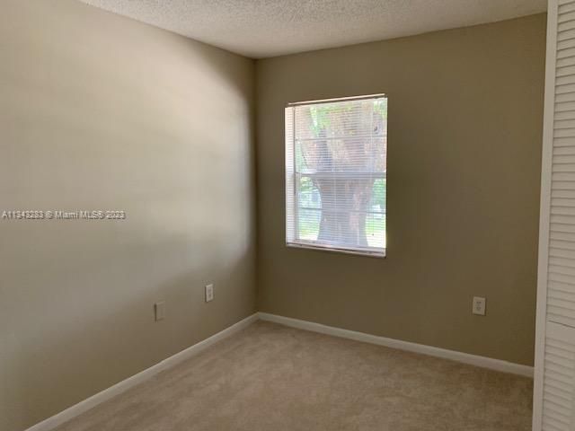 Vendido Recientemente: $294,000 (3 camas, 2 baños, 999 Pies cuadrados)