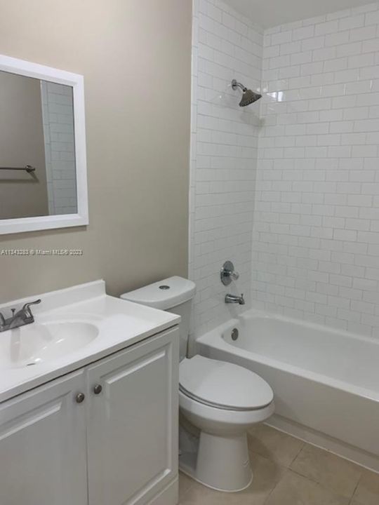 Vendido Recientemente: $294,000 (3 camas, 2 baños, 999 Pies cuadrados)