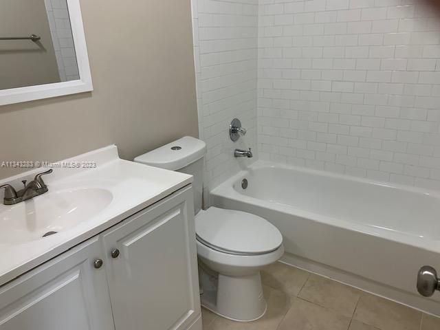 Vendido Recientemente: $294,000 (3 camas, 2 baños, 999 Pies cuadrados)