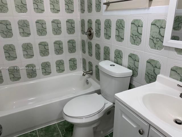 Vendido Recientemente: $294,000 (3 camas, 2 baños, 999 Pies cuadrados)