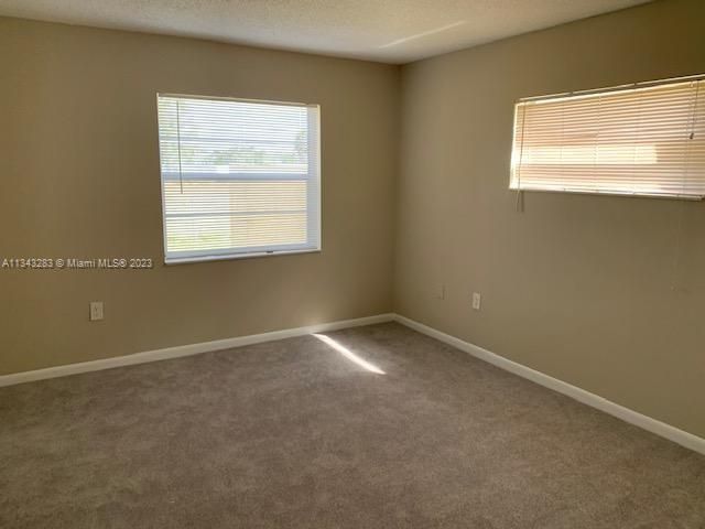 Vendido Recientemente: $294,000 (3 camas, 2 baños, 999 Pies cuadrados)