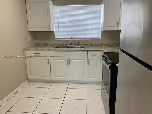 Vendido Recientemente: $294,000 (3 camas, 2 baños, 999 Pies cuadrados)