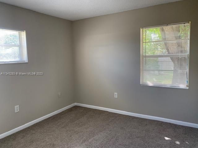 Vendido Recientemente: $294,000 (3 camas, 2 baños, 999 Pies cuadrados)