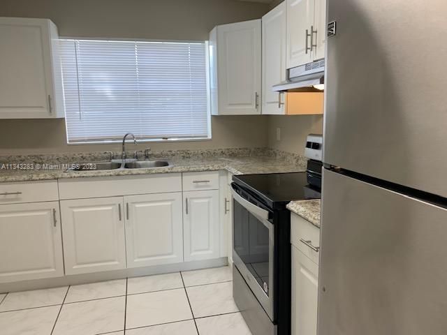 Vendido Recientemente: $294,000 (3 camas, 2 baños, 999 Pies cuadrados)