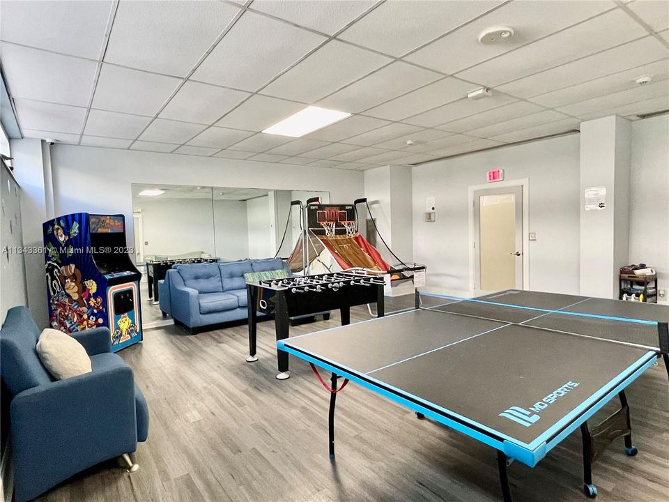 Recently Sold: $998,000 (2 beds, 2 baths, 1450 Square Feet)