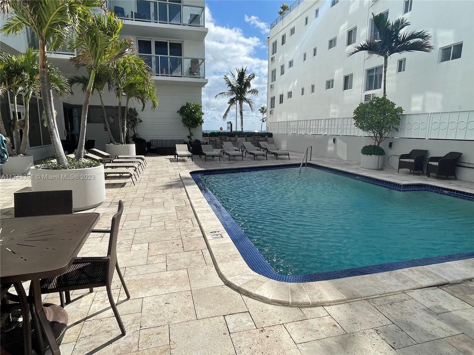 Recently Sold: $998,000 (2 beds, 2 baths, 1450 Square Feet)