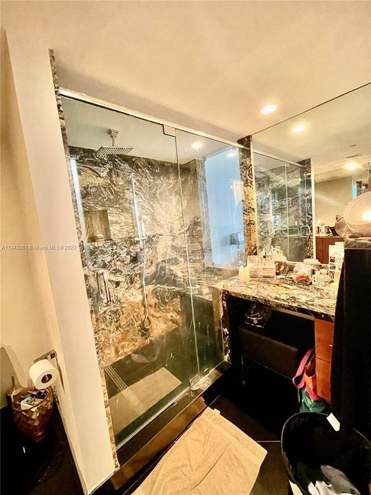 Recently Sold: $998,000 (2 beds, 2 baths, 1450 Square Feet)