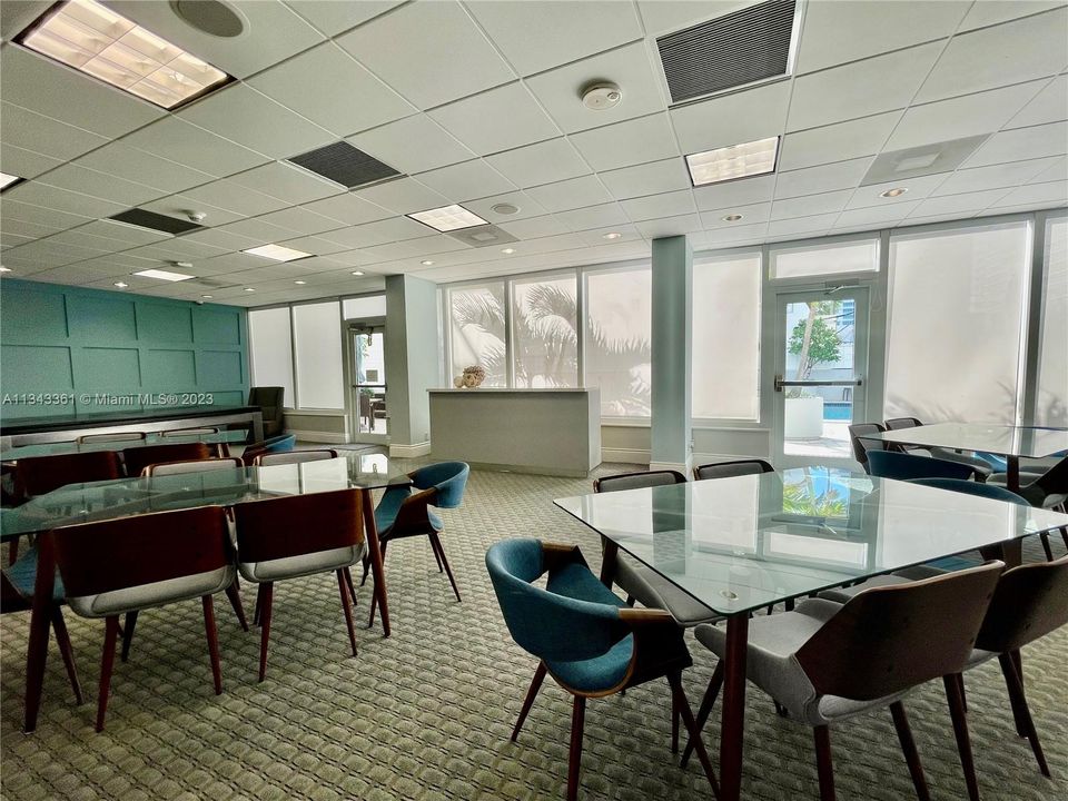 Recently Sold: $998,000 (2 beds, 2 baths, 1450 Square Feet)