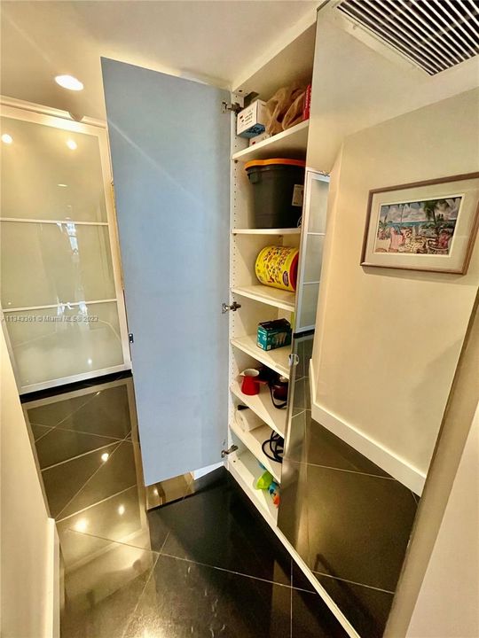 Recently Sold: $998,000 (2 beds, 2 baths, 1450 Square Feet)