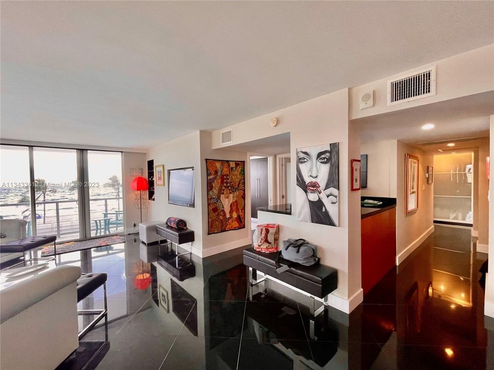 Recently Sold: $998,000 (2 beds, 2 baths, 1450 Square Feet)