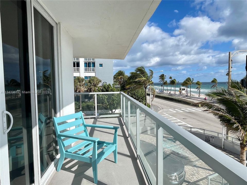 Recently Sold: $998,000 (2 beds, 2 baths, 1450 Square Feet)