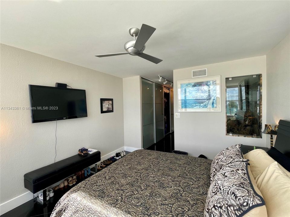 Recently Sold: $998,000 (2 beds, 2 baths, 1450 Square Feet)