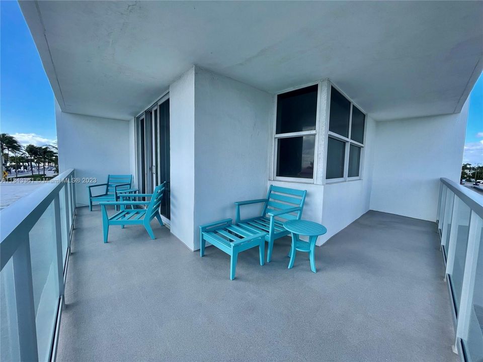 Recently Sold: $998,000 (2 beds, 2 baths, 1450 Square Feet)