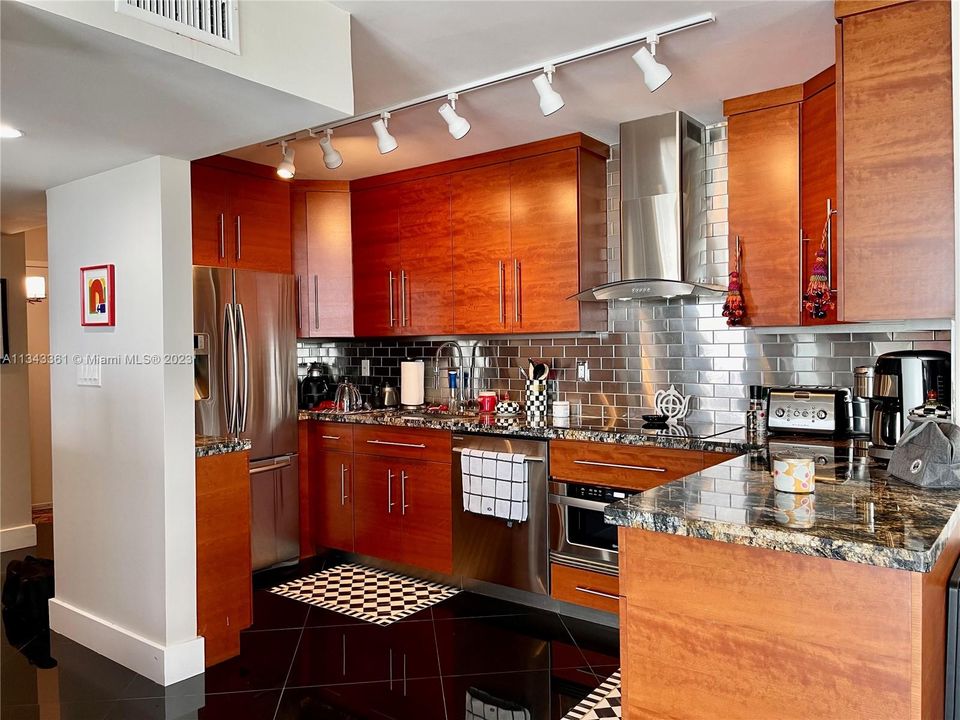 Recently Sold: $998,000 (2 beds, 2 baths, 1450 Square Feet)