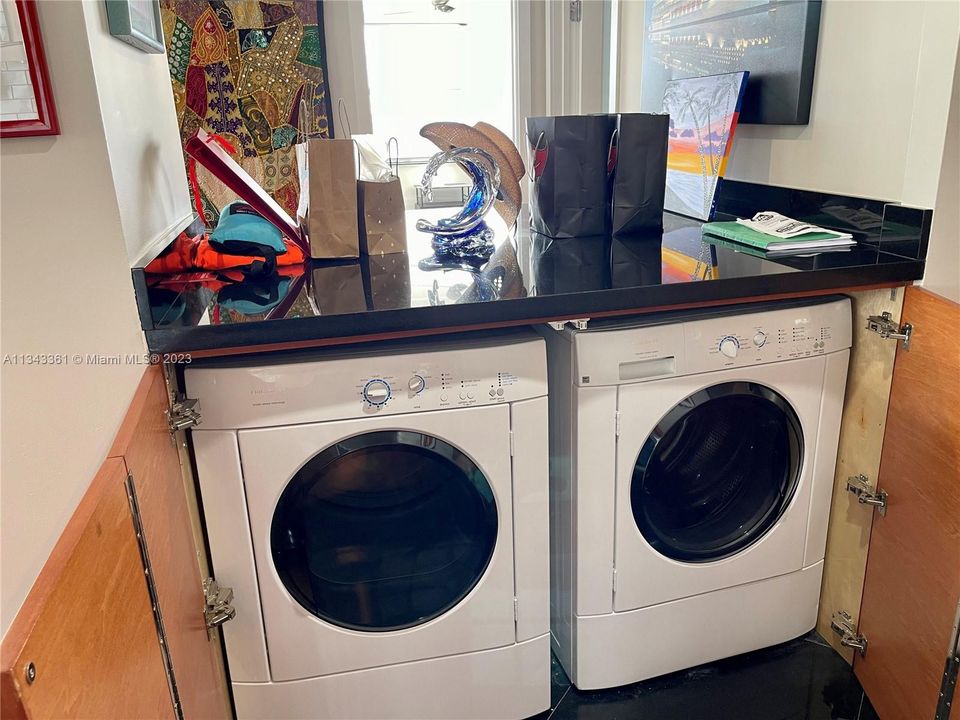 Recently Sold: $998,000 (2 beds, 2 baths, 1450 Square Feet)