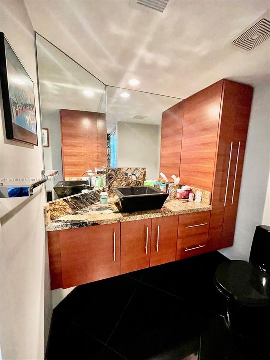 Recently Sold: $998,000 (2 beds, 2 baths, 1450 Square Feet)