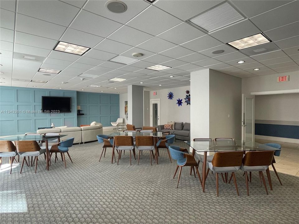 Recently Sold: $998,000 (2 beds, 2 baths, 1450 Square Feet)