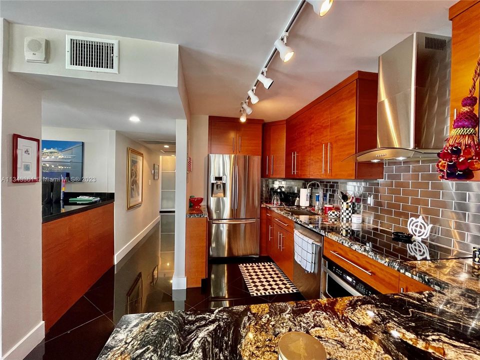 Recently Sold: $998,000 (2 beds, 2 baths, 1450 Square Feet)