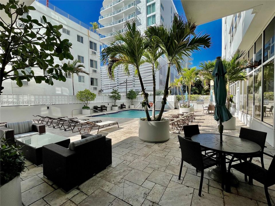 Recently Sold: $998,000 (2 beds, 2 baths, 1450 Square Feet)