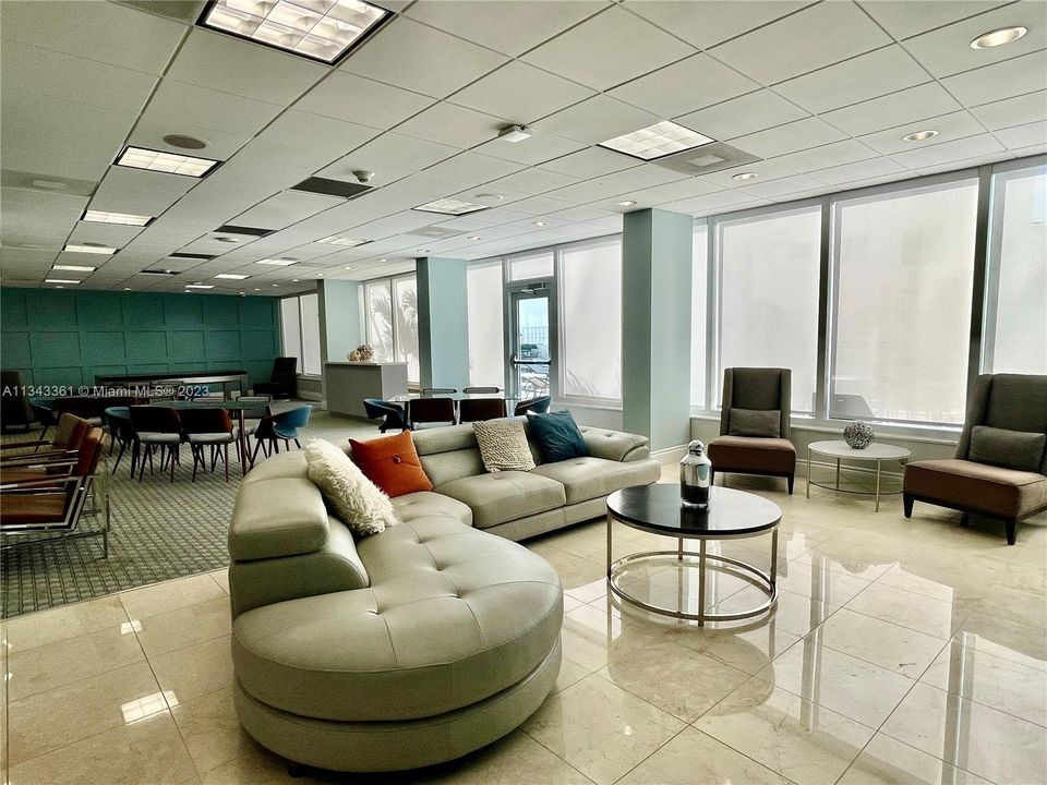 Recently Sold: $998,000 (2 beds, 2 baths, 1450 Square Feet)