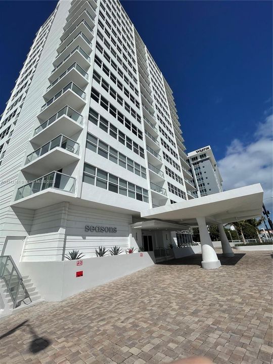 Recently Sold: $998,000 (2 beds, 2 baths, 1450 Square Feet)