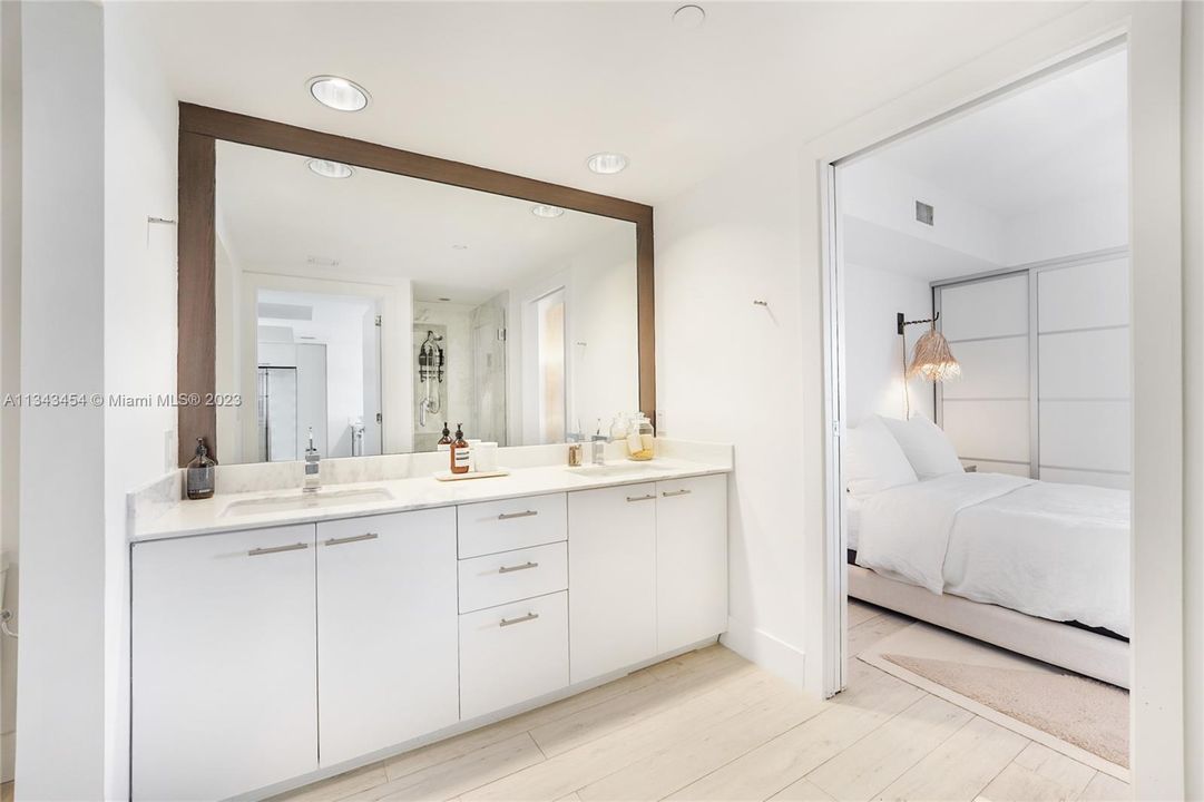 Recently Sold: $1,975,000 (2 beds, 2 baths, 1463 Square Feet)