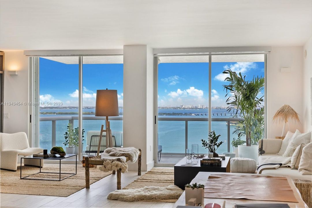 Recently Sold: $1,975,000 (2 beds, 2 baths, 1463 Square Feet)