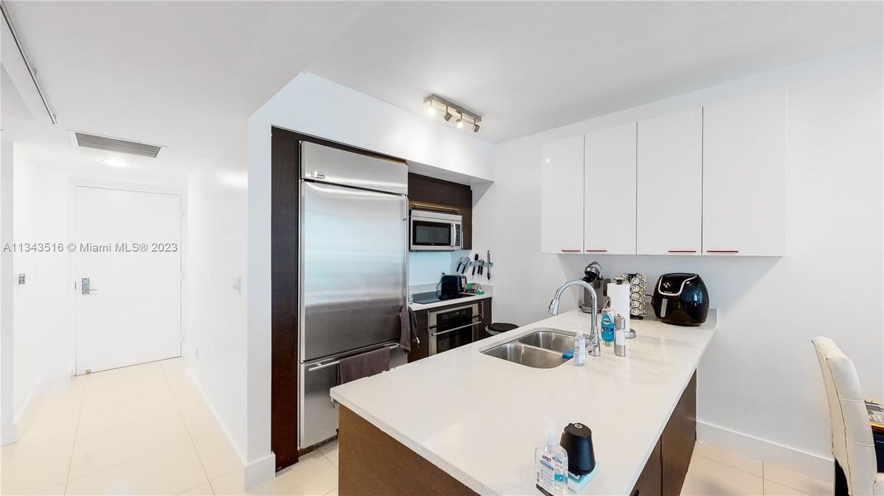 Recently Sold: $445,000 (1 beds, 1 baths, 806 Square Feet)