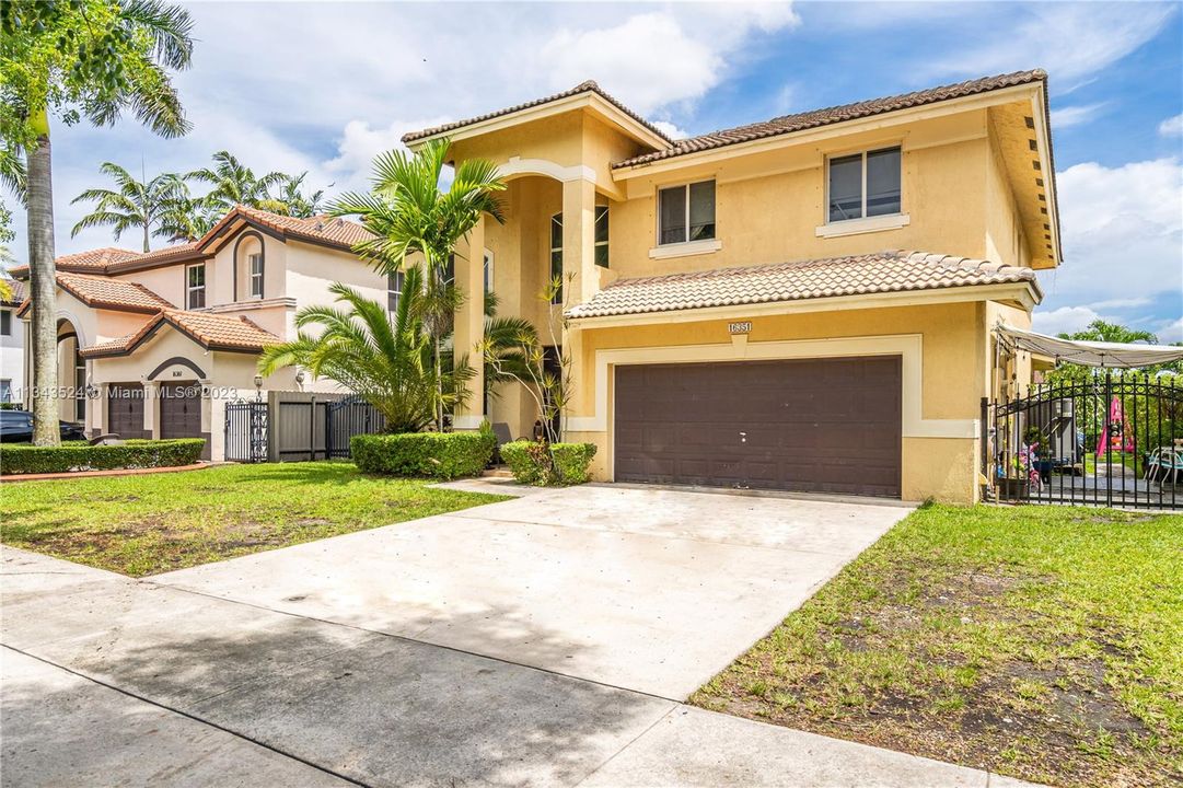 Recently Sold: $689,000 (5 beds, 3 baths, 2338 Square Feet)