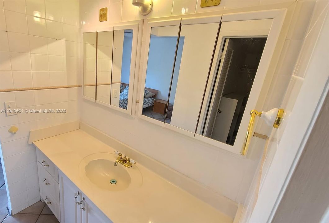 最近售出: $699,000 (2 贝兹, 2 浴室, 1123 平方英尺)