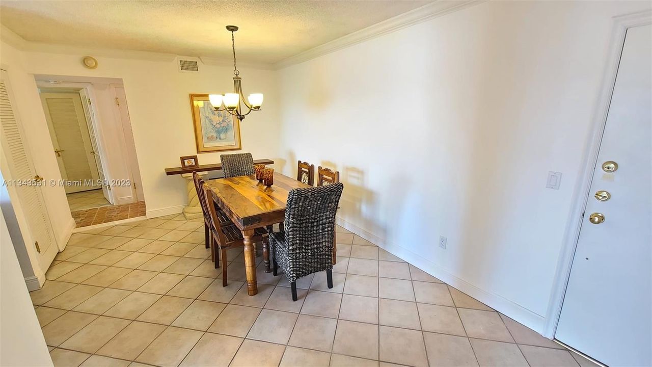 最近售出: $699,000 (2 贝兹, 2 浴室, 1123 平方英尺)