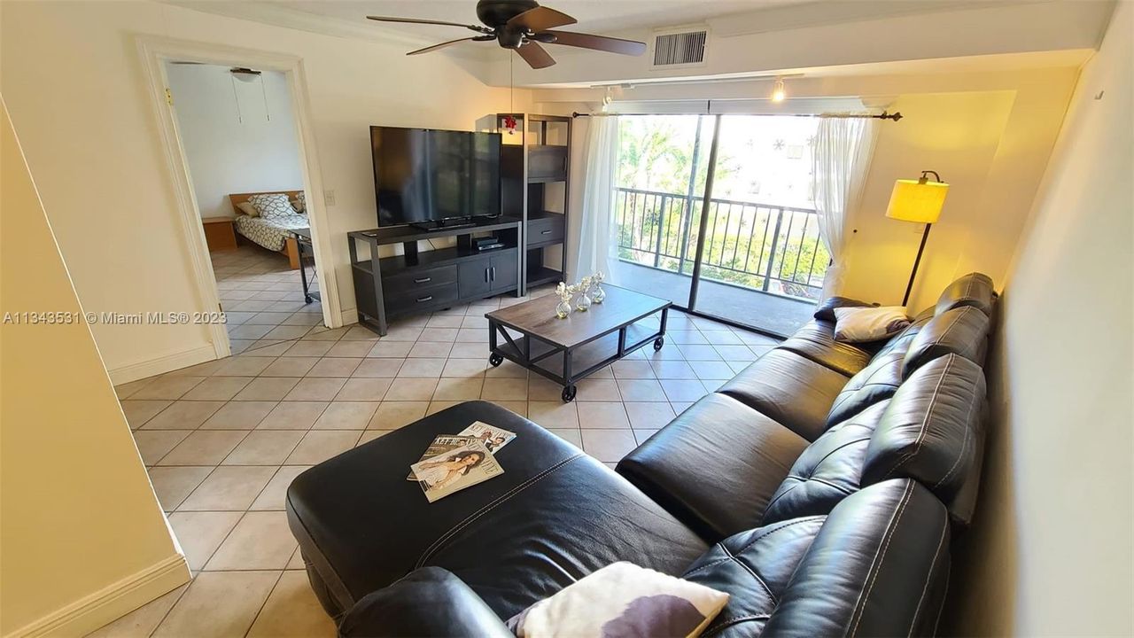 最近售出: $699,000 (2 贝兹, 2 浴室, 1123 平方英尺)